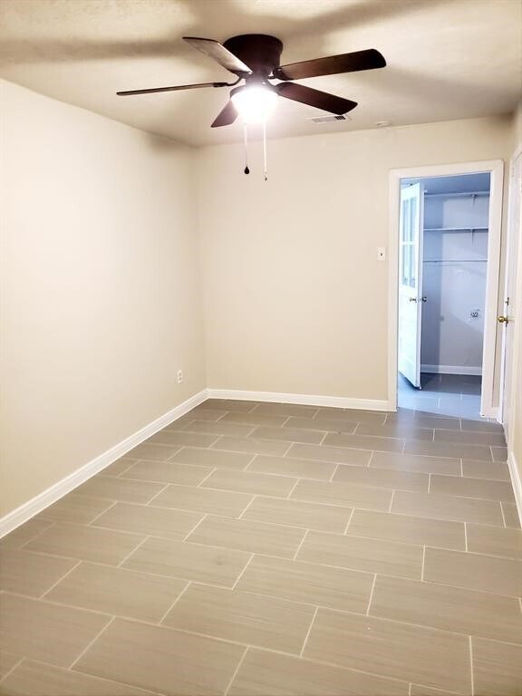 Building Photo - 4865 Beechaven St