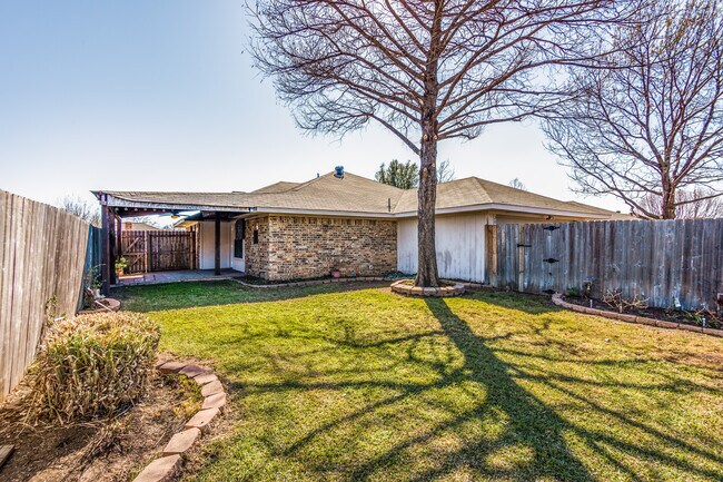 Building Photo - 2015 Stradivarius Ln