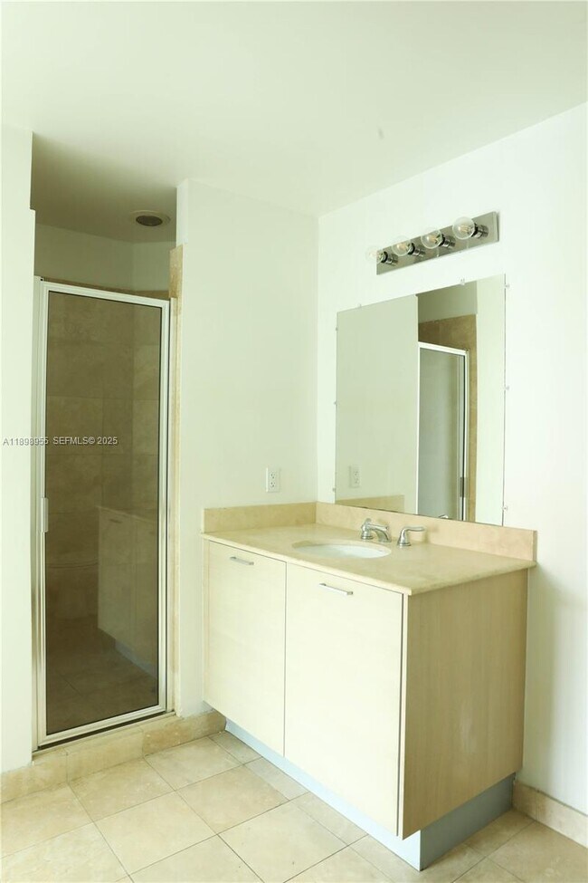 Building Photo - 350 NE 24th St