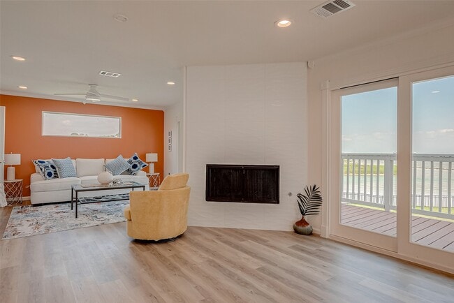 Building Photo - 510 Surf Oaks Dr