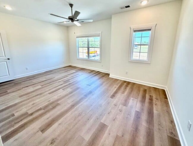 Building Photo - Now Leasing! 3-Bedroom 2.5 Bath Townhome in Olive Branch- Minutes from Methodist Hospital