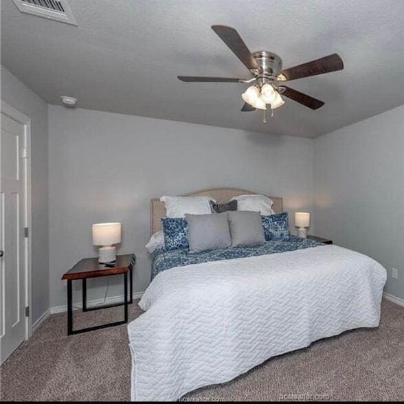 Building Photo - 3635 Kenyon Dr