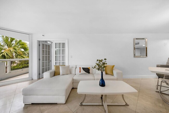 Building Photo - 1717 N Bayshore Dr