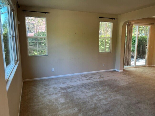 Building Photo - Modern 3 Bedroom 2 Bath 2 Story Vacaville Pets OK *Star Rentals