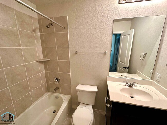 Building Photo - Spacious & Modern 5-Bedroom Rental Home in Riverstone at Westpointe!