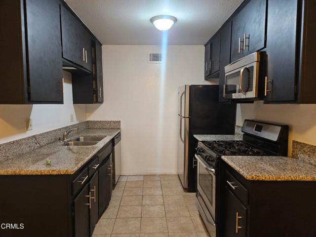 Primary Photo - 153 W Cascade Dr