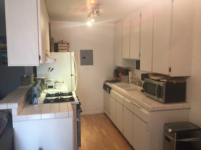 Building Photo - 1600 Ardmore Ave