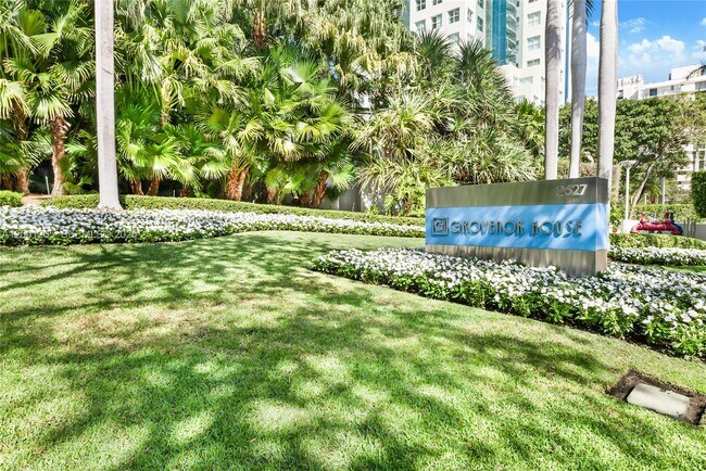 Building Photo - 2627 S Bayshore Dr