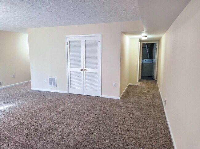 Building Photo - Charming Fair Woods Townhome Awaits