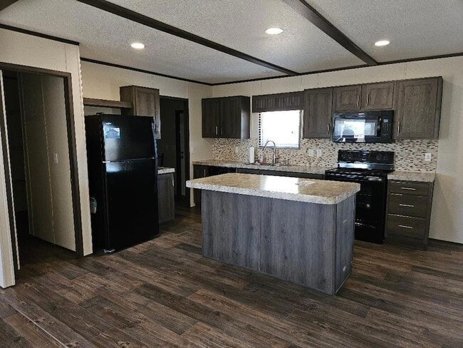 Building Photo - 482 McDonald Ln W