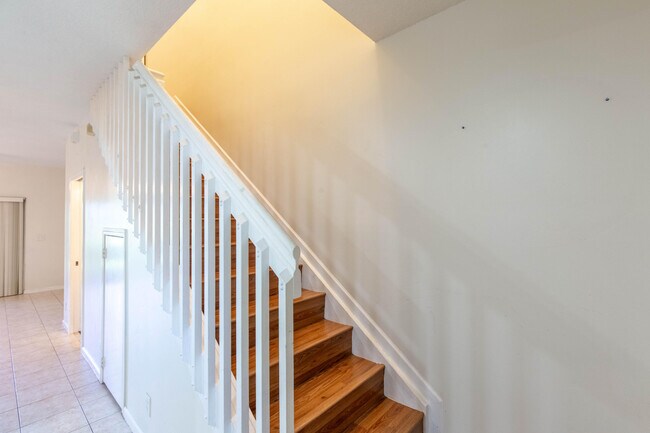 Building Photo - 6916 Crooked Fence Dr