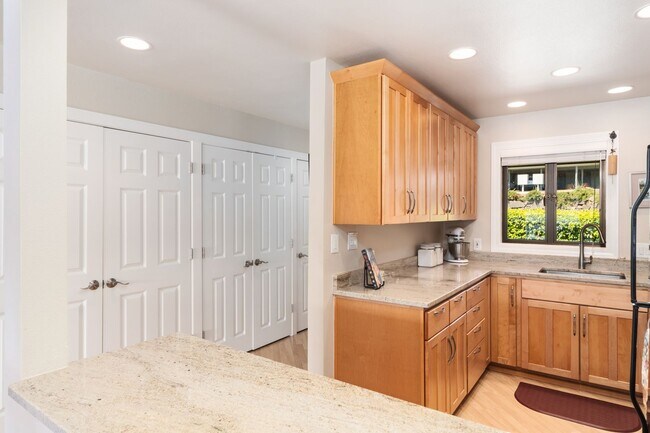 Building Photo - Short Term Lease | 2 Bed, 2 Bath Resort Style Waterview Condo For Rent!