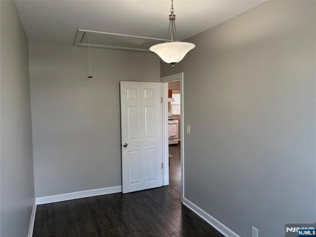 Building Photo - 106 Grand St