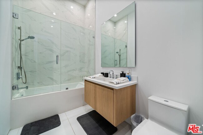 Building Photo - 4458 Mammoth Ave