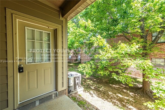 Building Photo - 766 W Breeze Cove