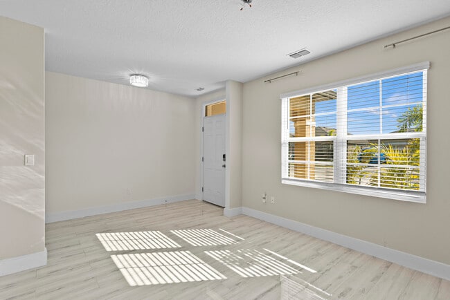 Building Photo - 6455 NW Castlebrook Ave