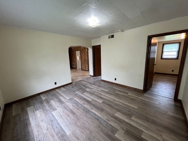 Building Photo - 310 W Arnold St