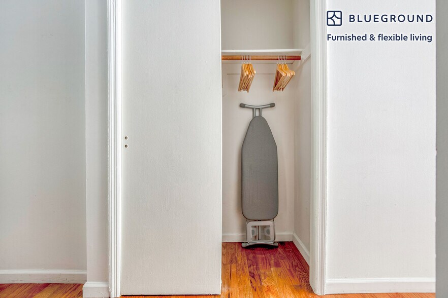 Building Photo - 220 E 14th St