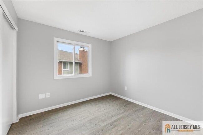 Building Photo - 2415 Ravens Crest Dr