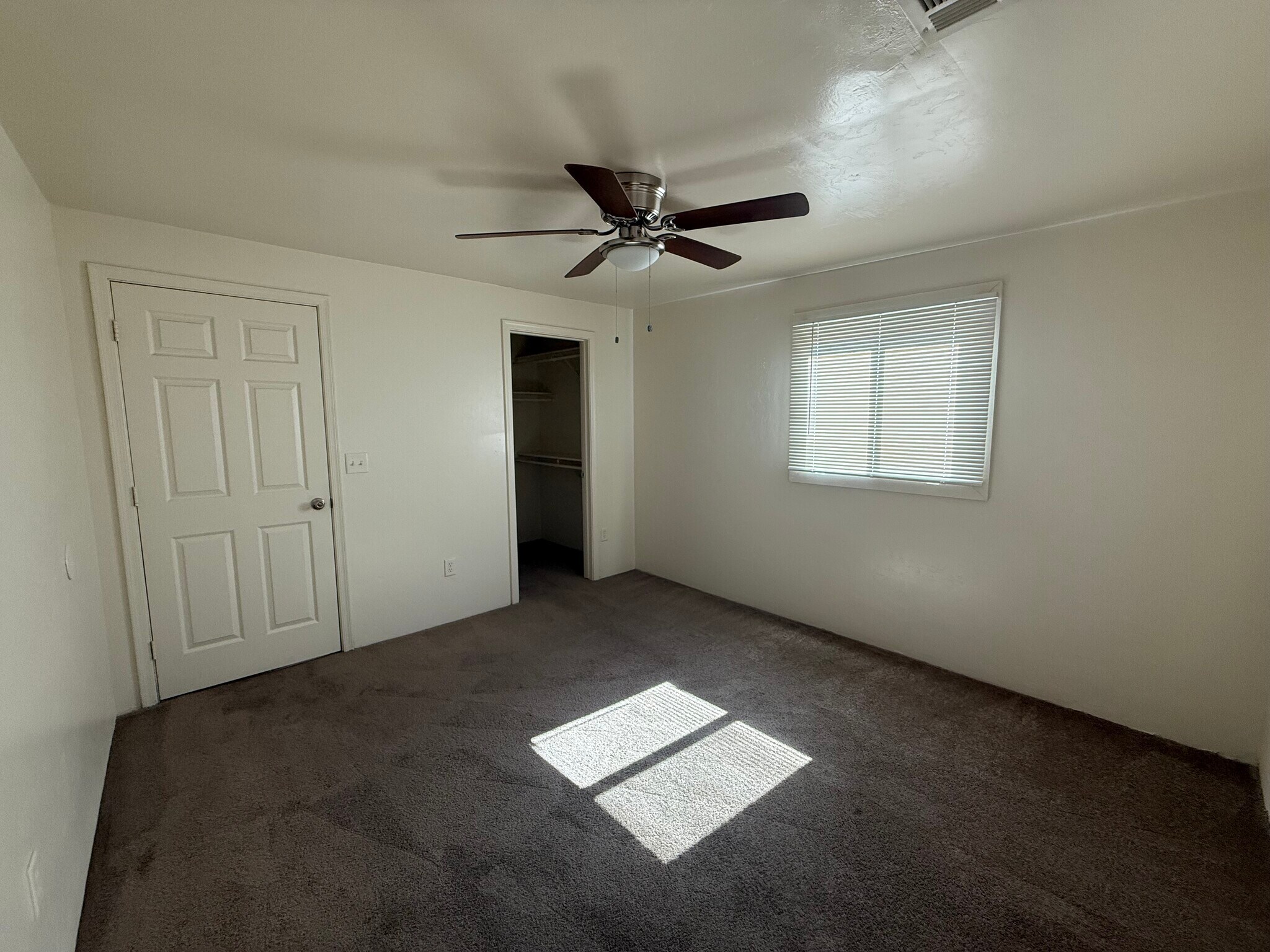 Building Photo - 1416 E Elm St