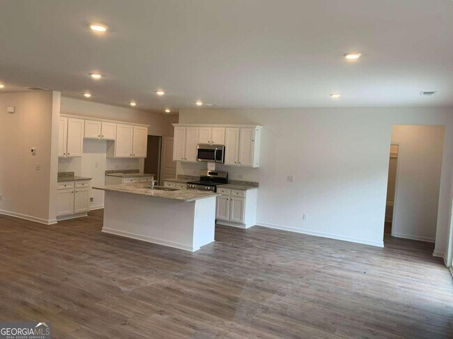 Building Photo - 200 Dragon Dr