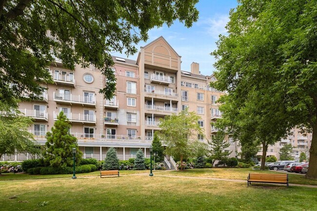 Building Photo - 101 Shearwater Ct E