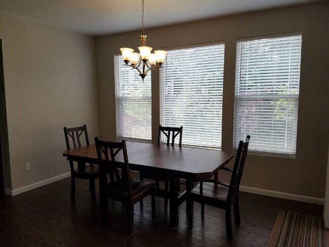 Building Photo - Gorgeous 4-Bed 3.5-Bath Home in Dayton Triangle!