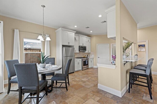Building Photo - 2211 Silverbonnet St