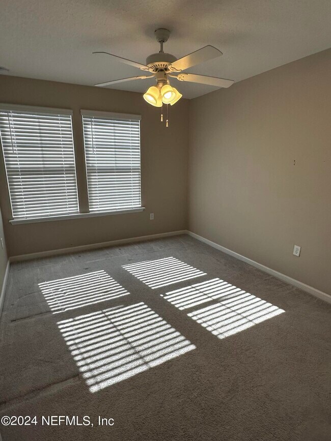 Building Photo - 7371 Palm Hills Dr