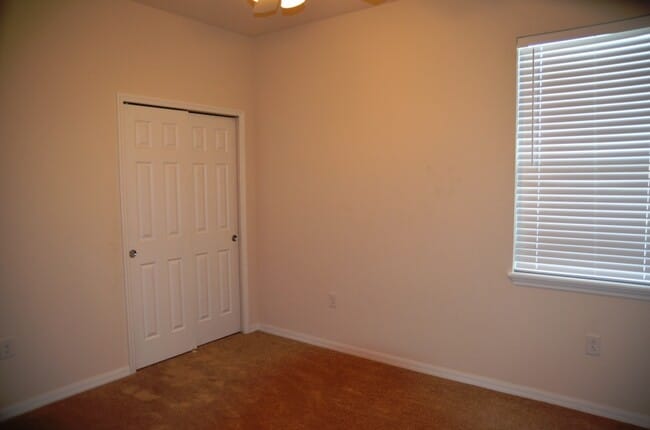 Building Photo - Nice 3/2 with Tile Flooring and 2-Car Garage in Azalea Cove (SE Orlando)