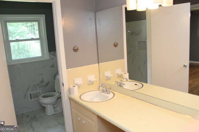 Building Photo - 1179 Old Coach Rd