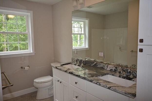 Second Floor Bath - 40 Green St