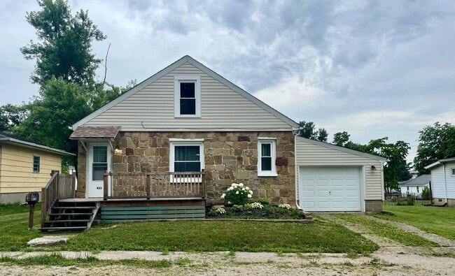 Primary Photo - 435 Wellington Ave