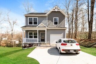 Building Photo - Fantastic 3bd/3ba home! Coming soon!