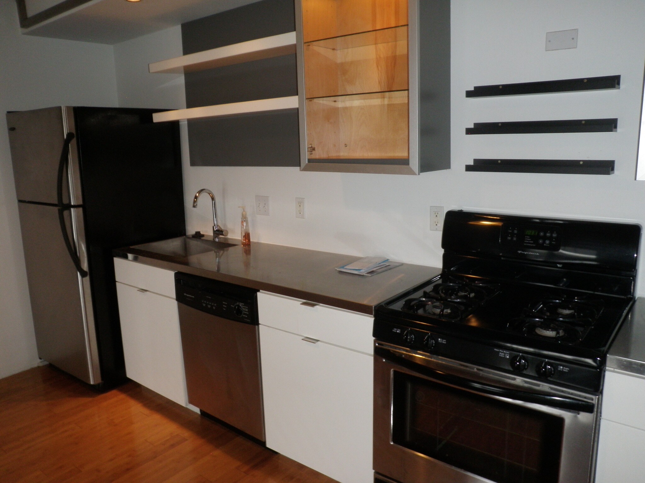 Building Photo - 156 Porter St