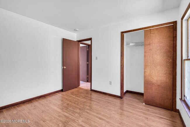 Building Photo - 370 Cassville Rd