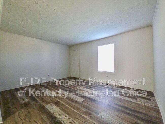 Building Photo - 164 Landings Dr