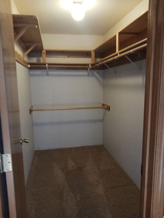 Building Photo - Introducing a meticulously maintained 3 bedroom, 2 bath gem!