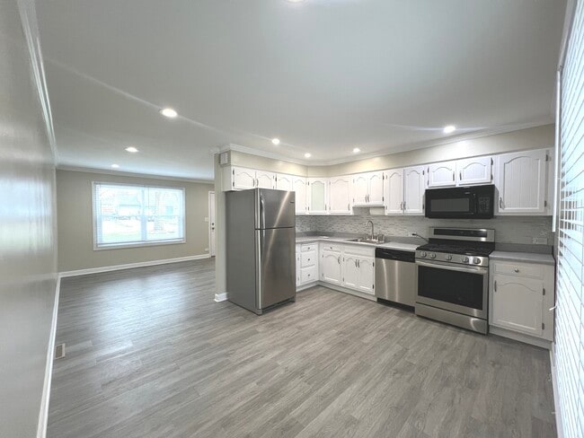 Building Photo - 206 Raupp Blvd