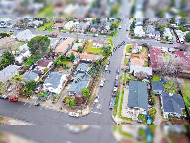 Building Photo - Come and see this admirable, gorgeous home