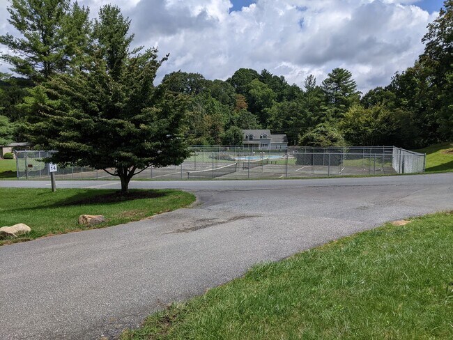 Building Photo - 196 Trout Pond Ln