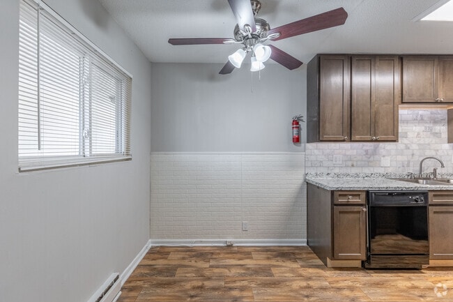 1BR, 1BA - 650SF - Dining - The Linden