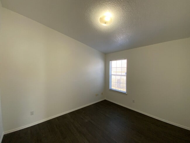 Building Photo - 3 Bedroom Single Story Home Available Near Irving Blvd NW & Eagle Ranch Rd!