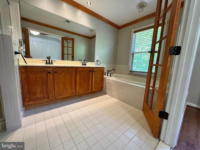 Building Photo - 4955 Chaste Tree Pl