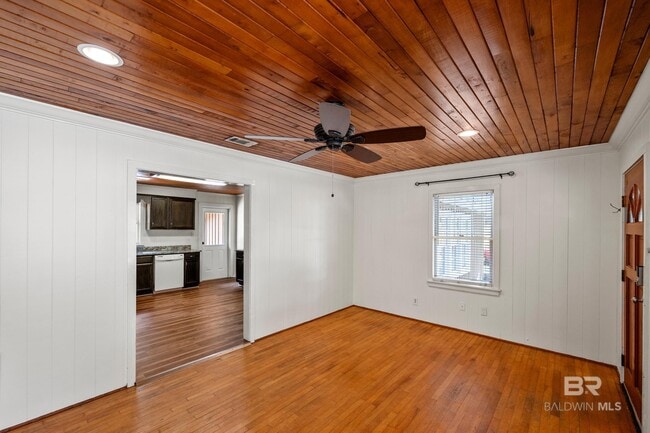 Building Photo - 109 Nichols Ave