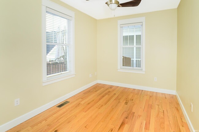 Building Photo - 819 S Morton St