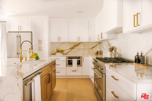 Building Photo - 15701 Ludlow St