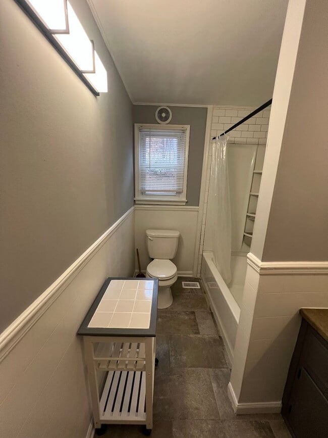 Building Photo - Beautiful 3 Bedroom House