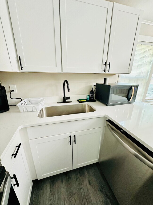 Building Photo - 1B Christopher St