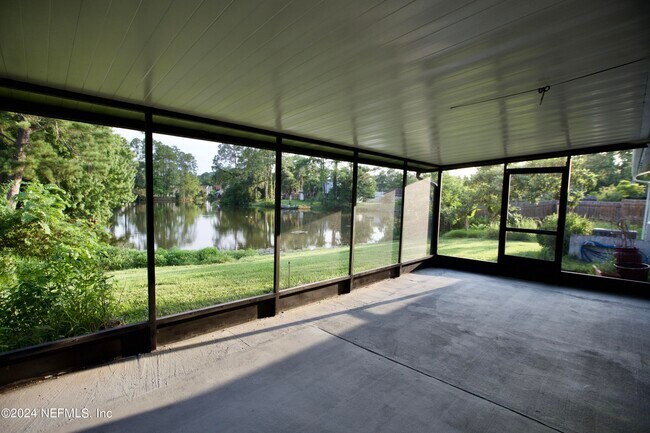 Building Photo - 3542 Sheldrake Dr